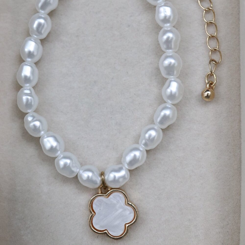 Pearl Bracelet with White Clover Charm 18k Gold Plated